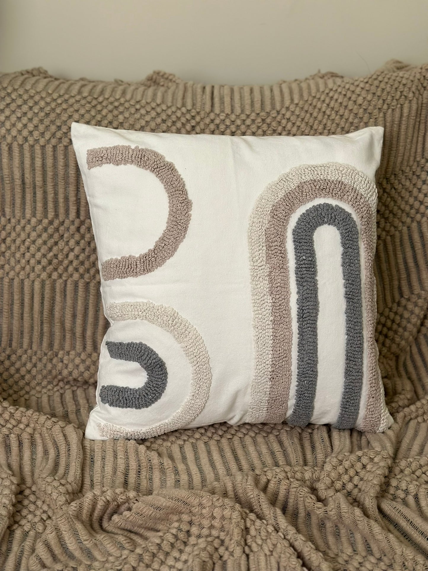 Cozy Handmade Cushion – Soft & Stylish CODE 3315 ARC