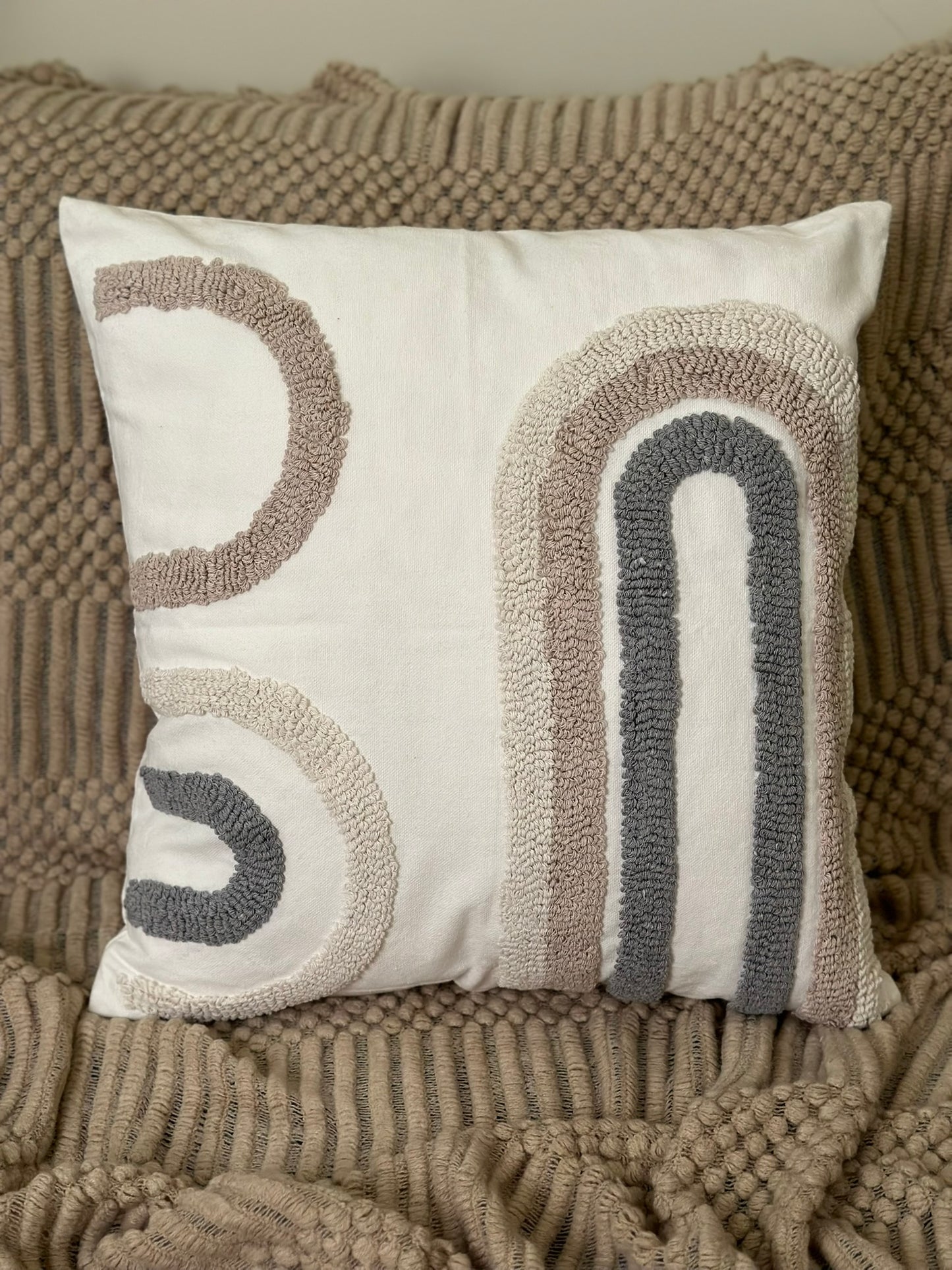 Cozy Handmade Cushion – Soft & Stylish CODE 3315 ARC