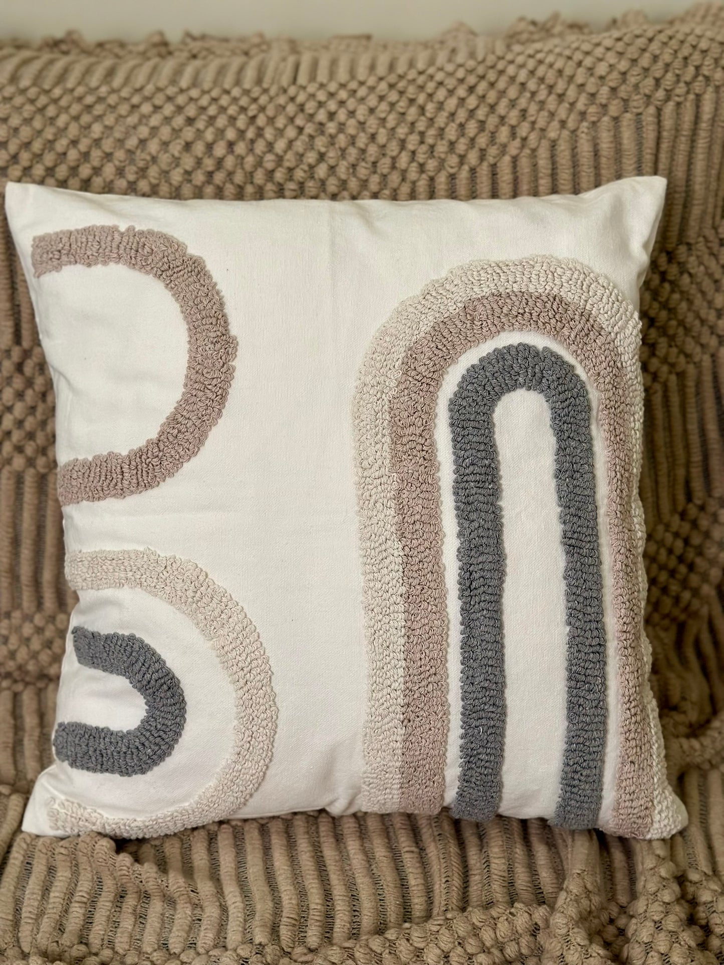 Cozy Handmade Cushion – Soft & Stylish CODE 3315 ARC