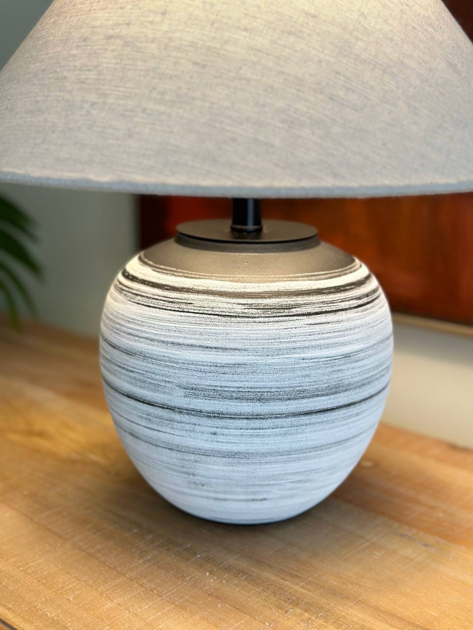 Minimalist Sandstone Table Lamp – Tranquil Glow (CODE 3214)