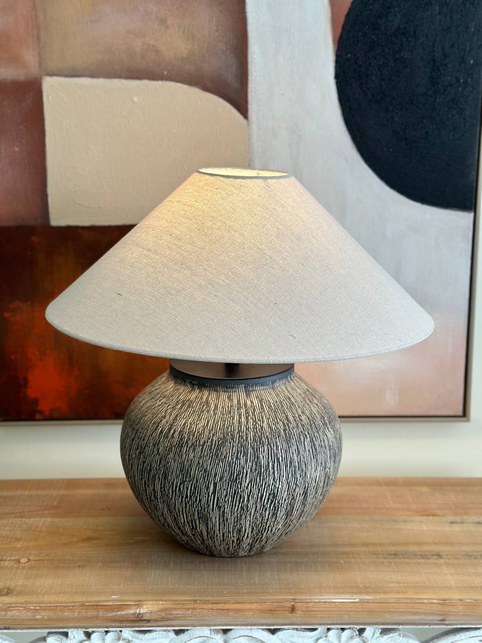 Textured Black Clay Table Lamp – Organic Modern Style (CODE 3213)