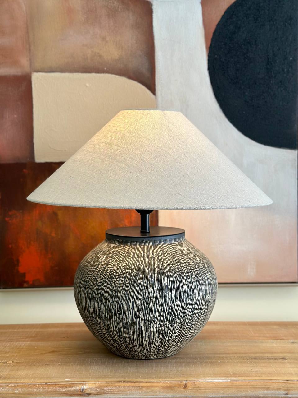 Textured Black Clay Table Lamp – Organic Modern Style (CODE 3213)