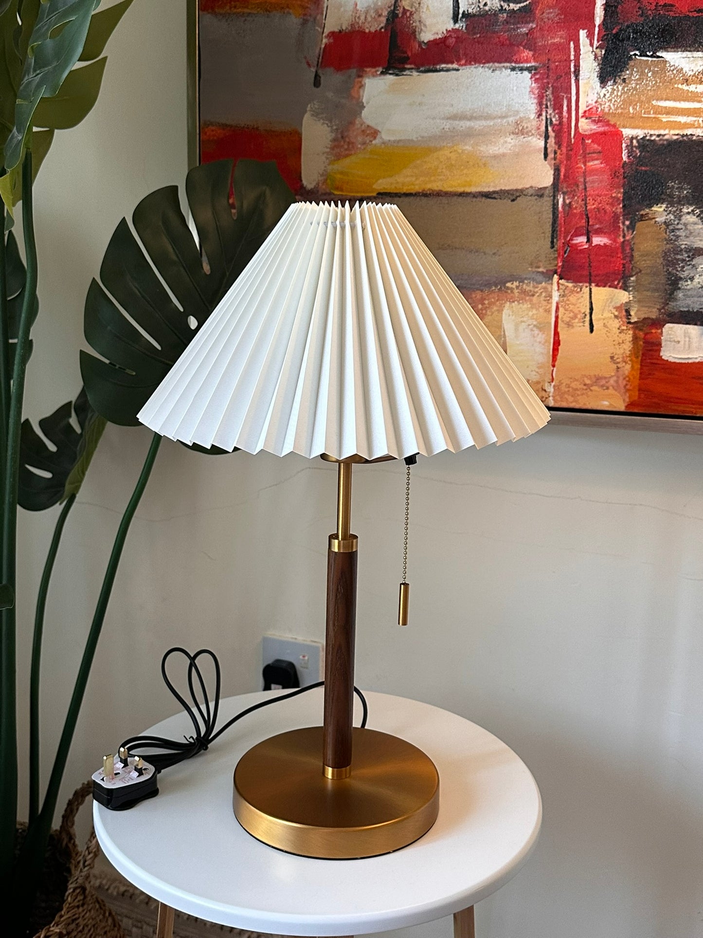 Elegant Table Lamp – Brass Base with Pleated Fabric Shade