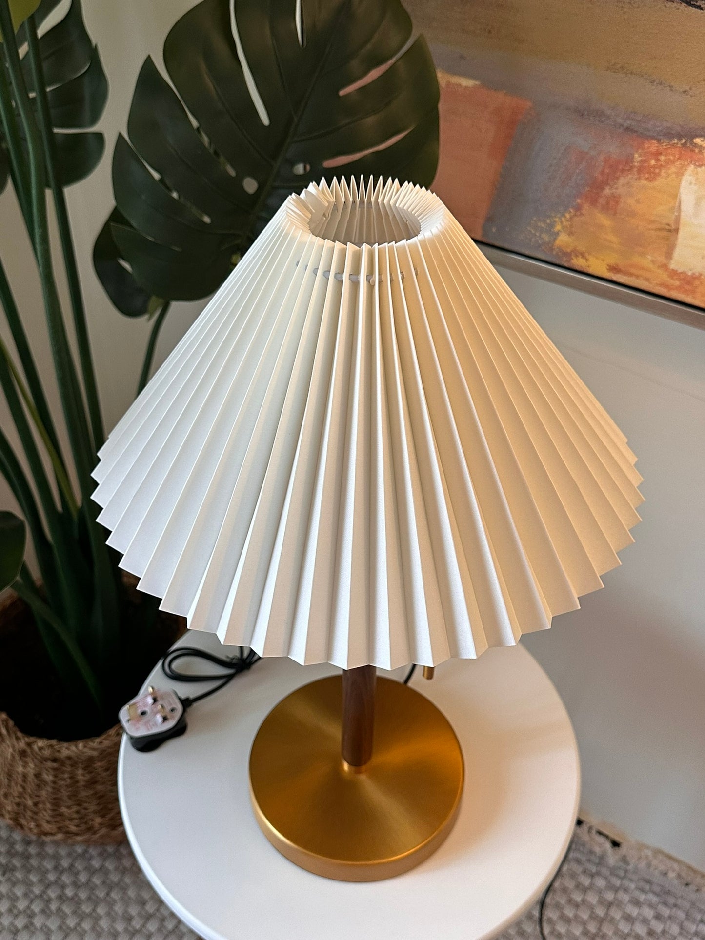 Elegant Table Lamp – Brass Base with Pleated Fabric Shade