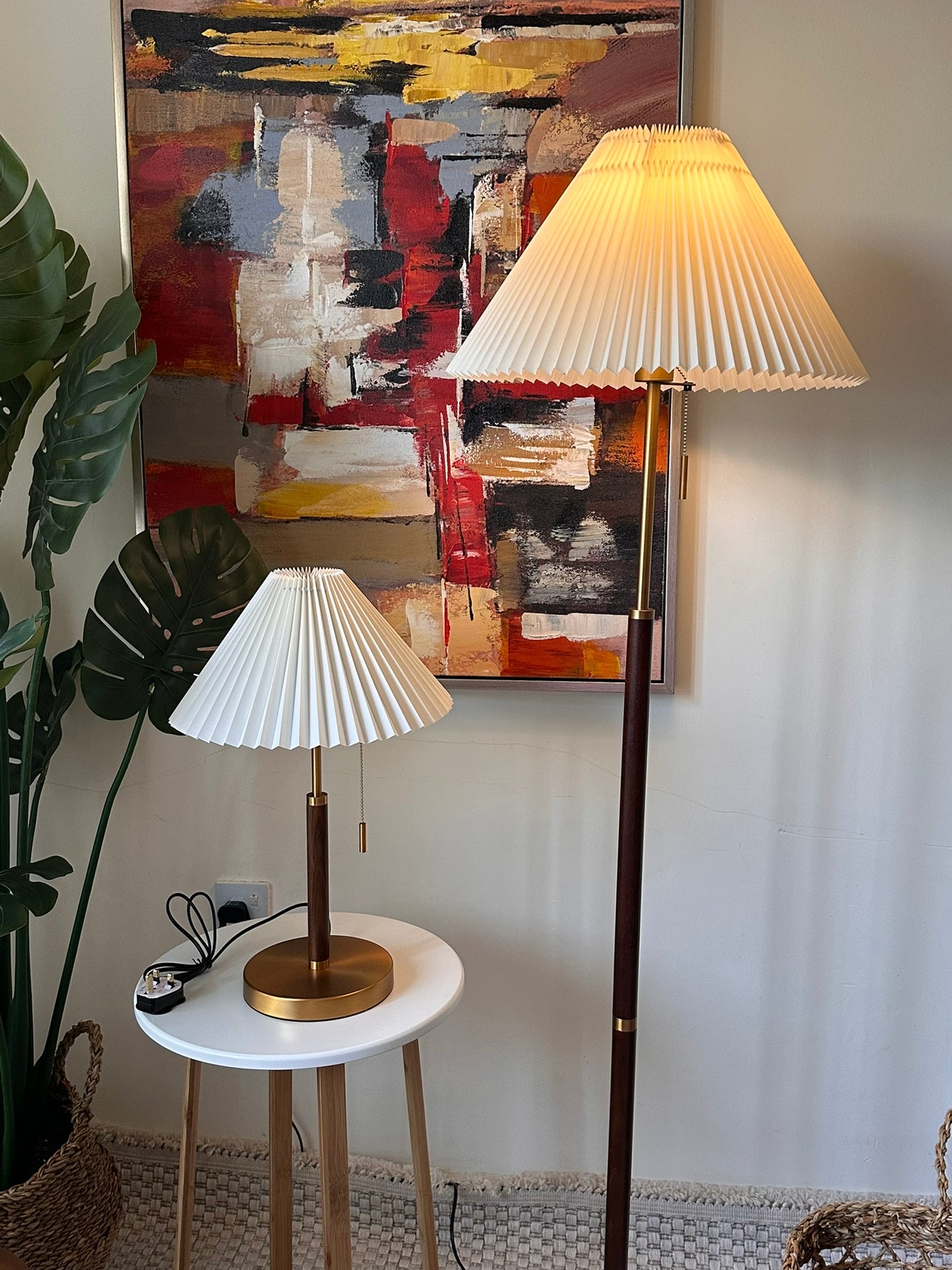 Elegant Table Lamp – Brass Base with Pleated Fabric Shade