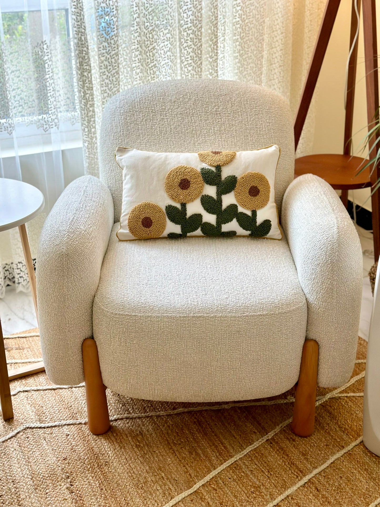Cozy White Armchair with Wooden Legs – Modern Minimalist Design