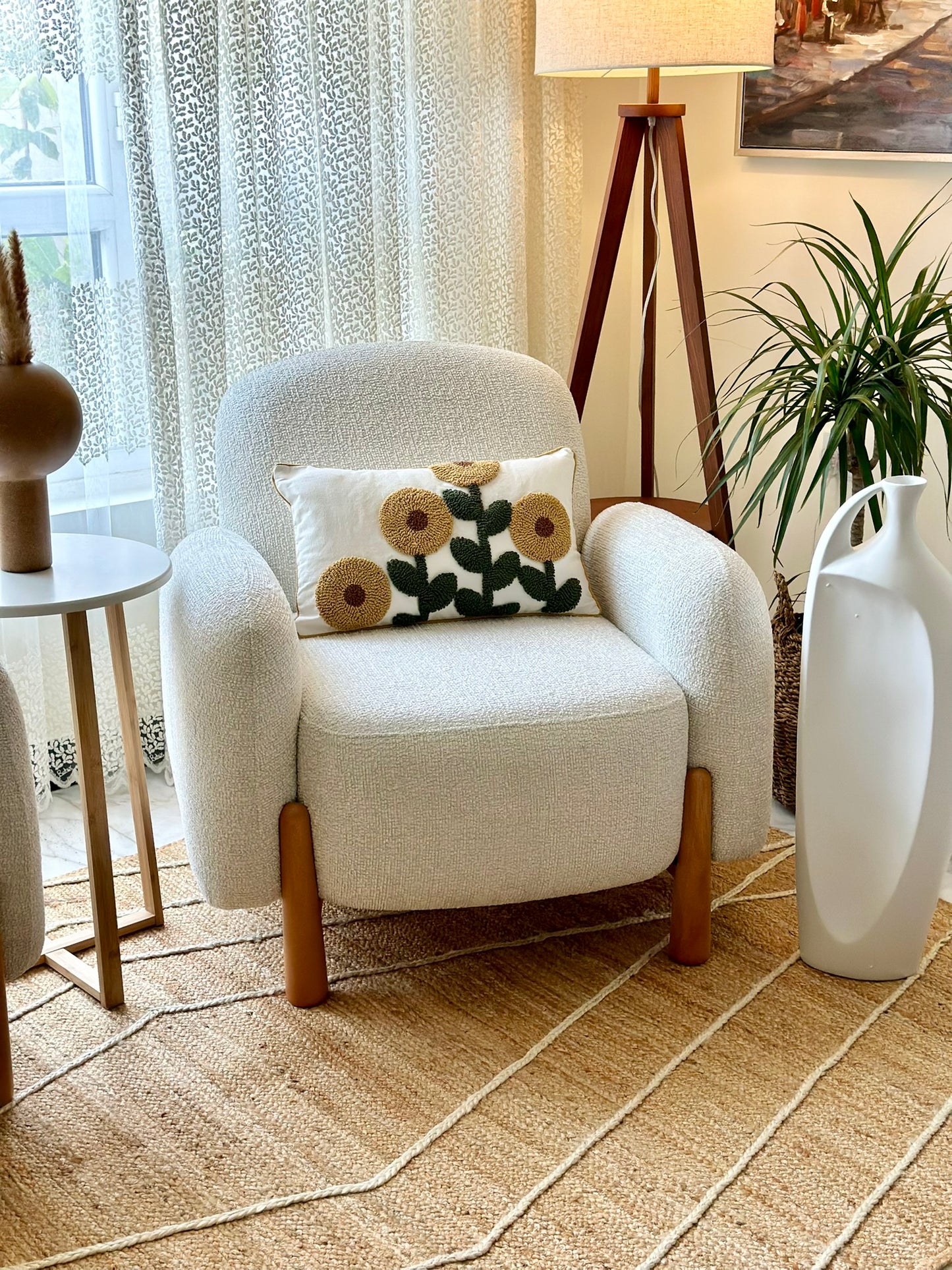 Cozy White Armchair with Wooden Legs – Modern Minimalist Design