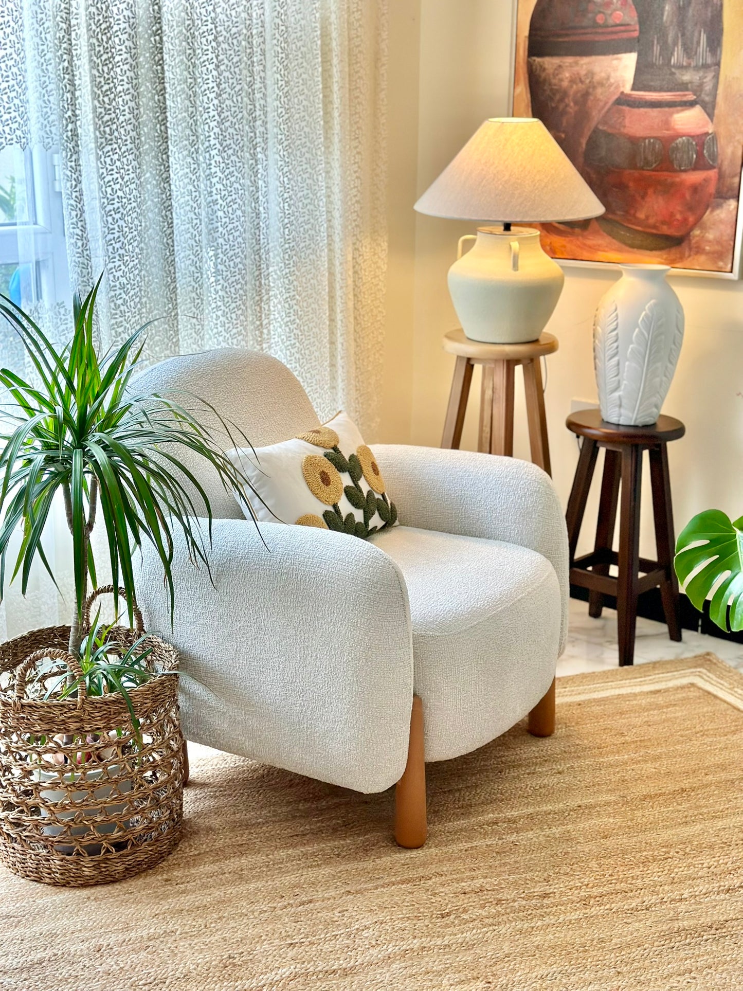 Cozy White Armchair with Wooden Legs – Modern Minimalist Design