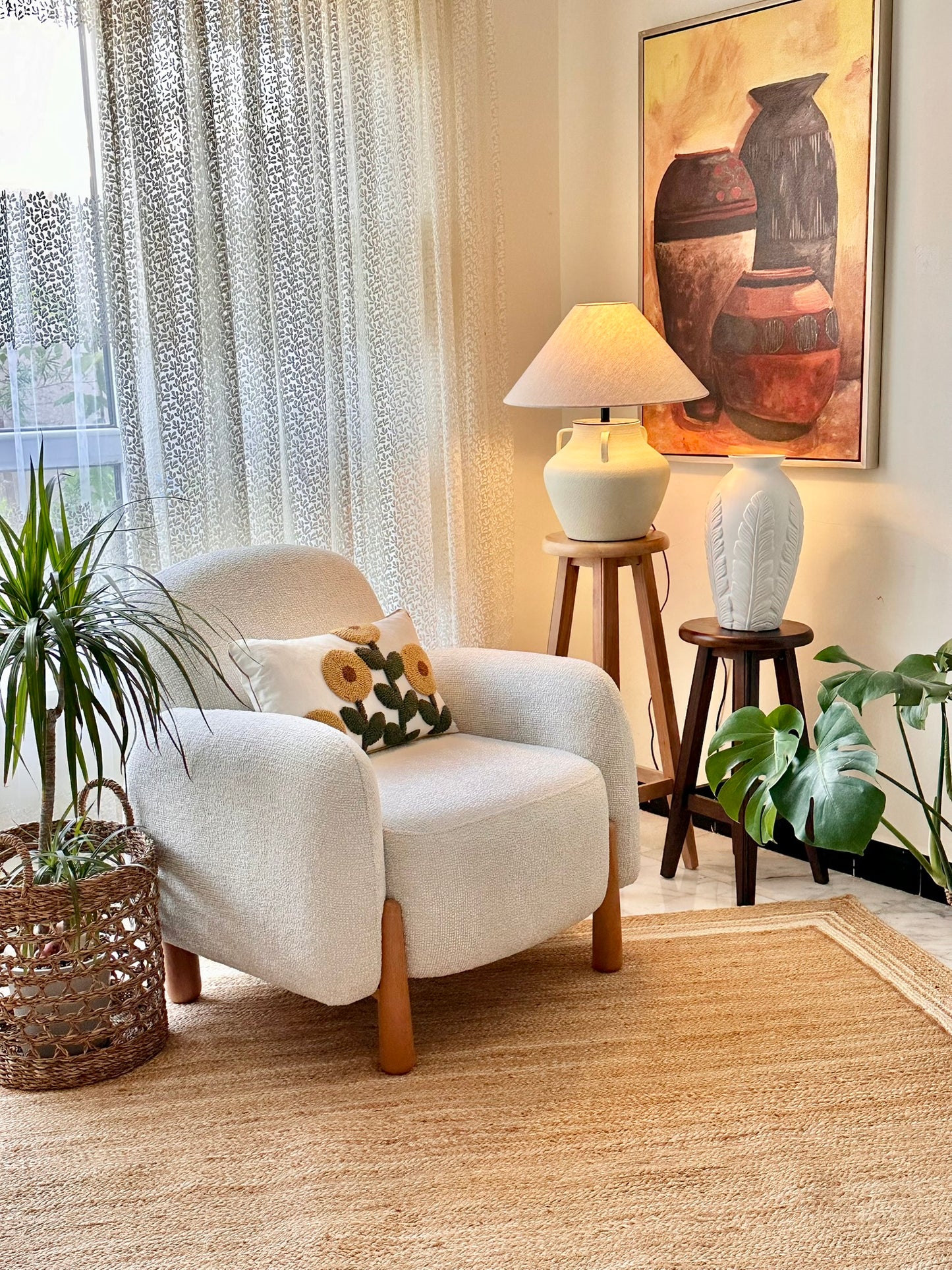 Cozy White Armchair with Wooden Legs – Modern Minimalist Design