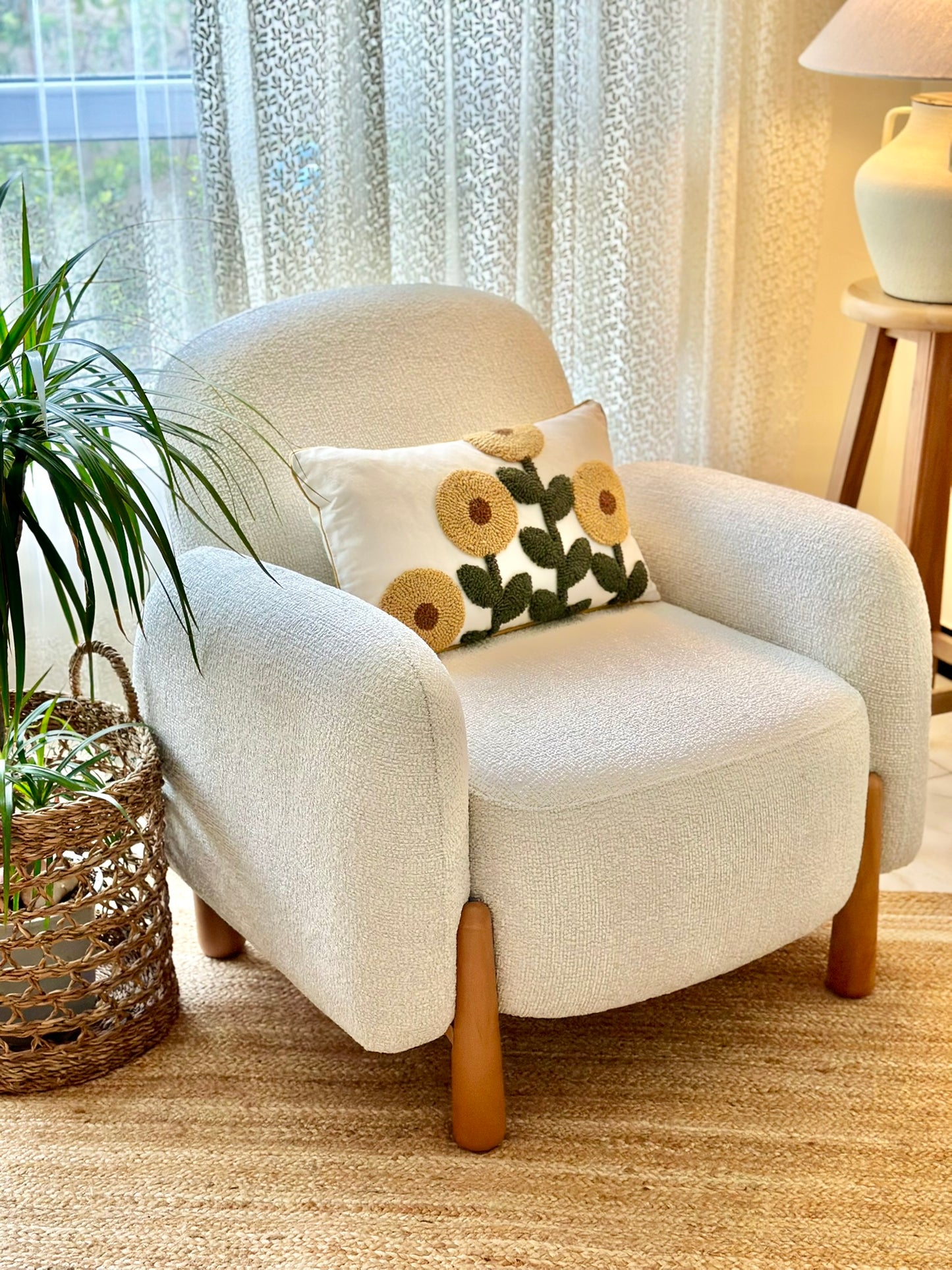 Cozy White Armchair with Wooden Legs – Modern Minimalist Design