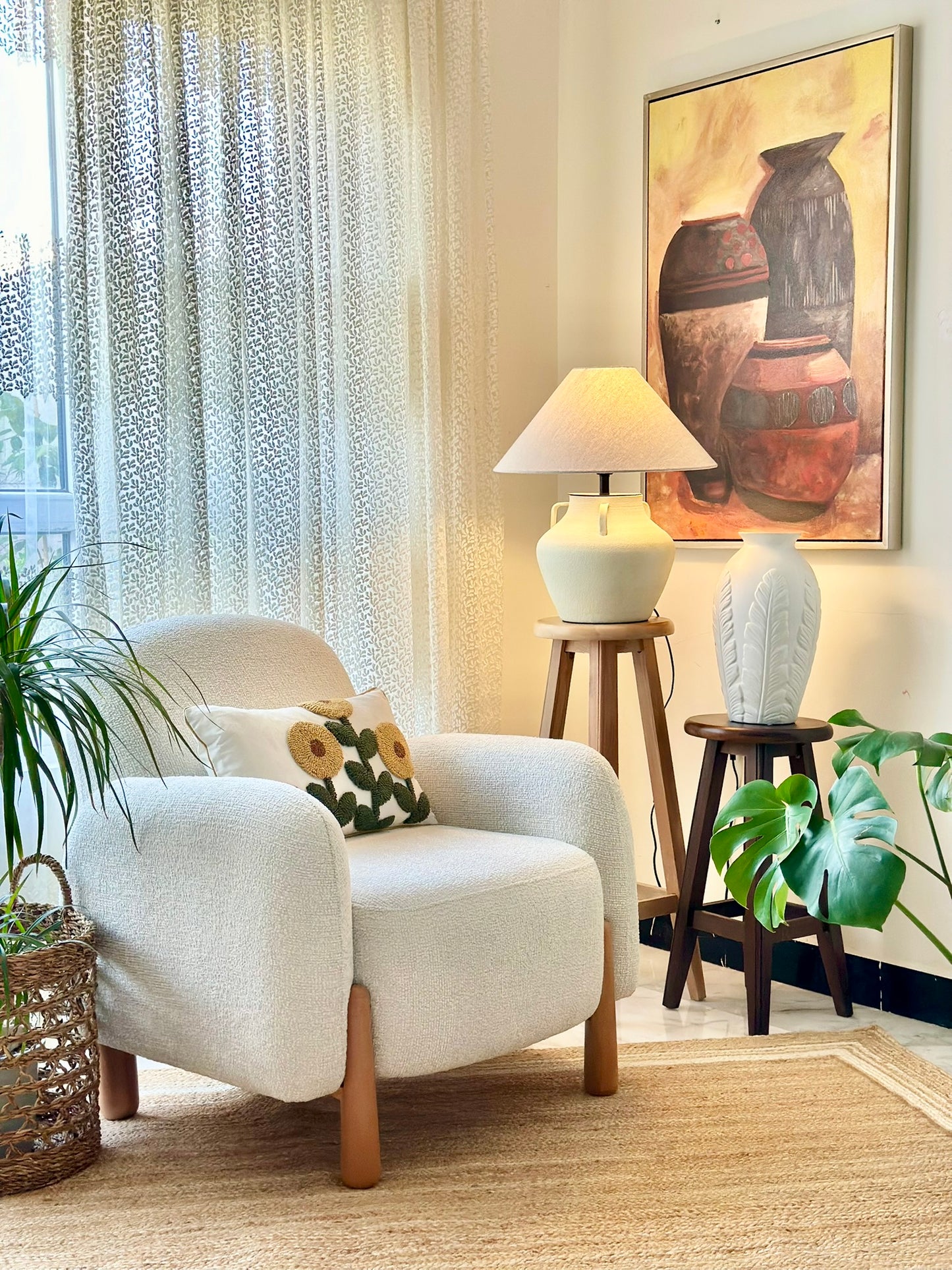 Cozy White Armchair with Wooden Legs – Modern Minimalist Design