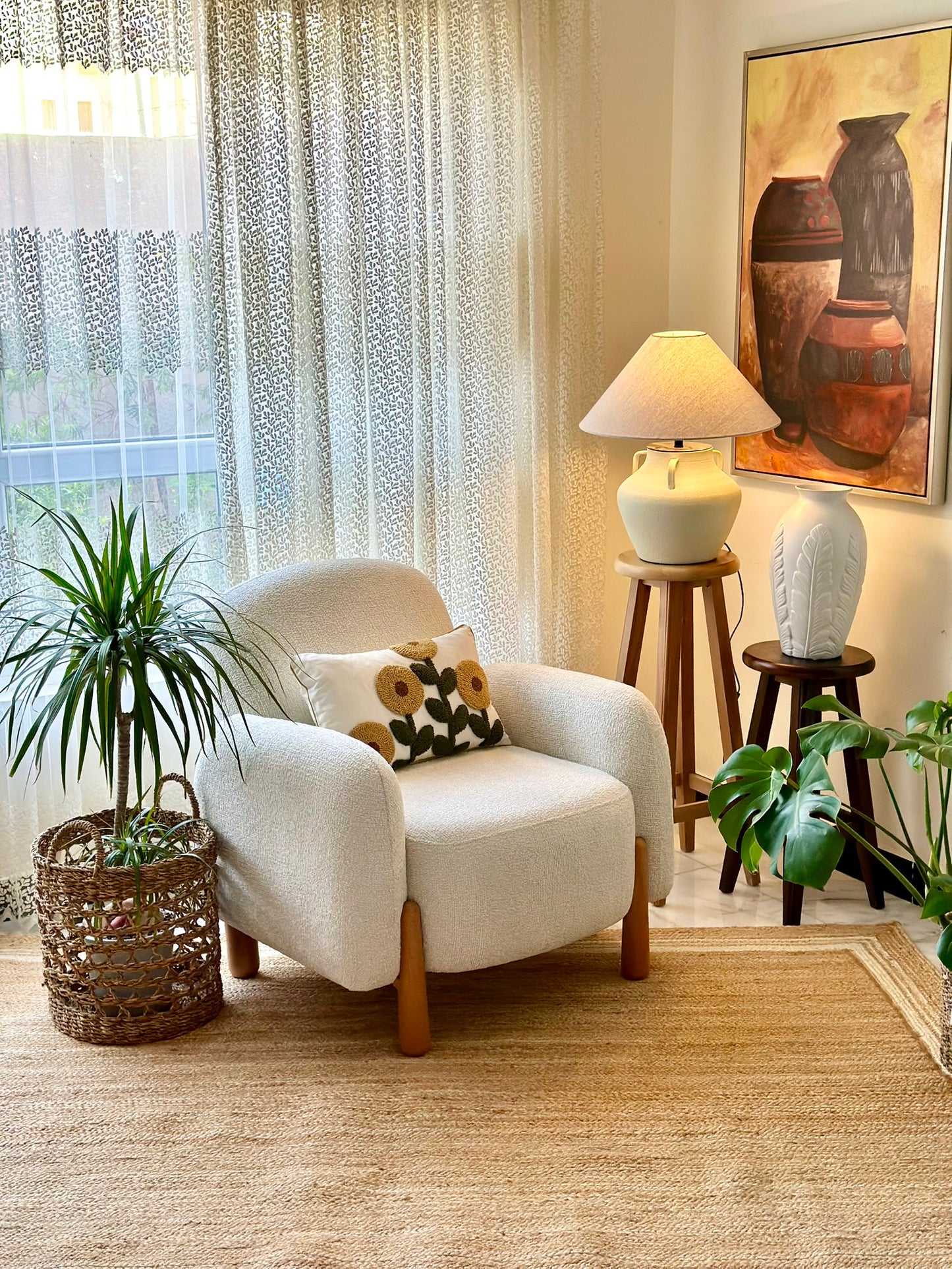 Cozy White Armchair with Wooden Legs – Modern Minimalist Design