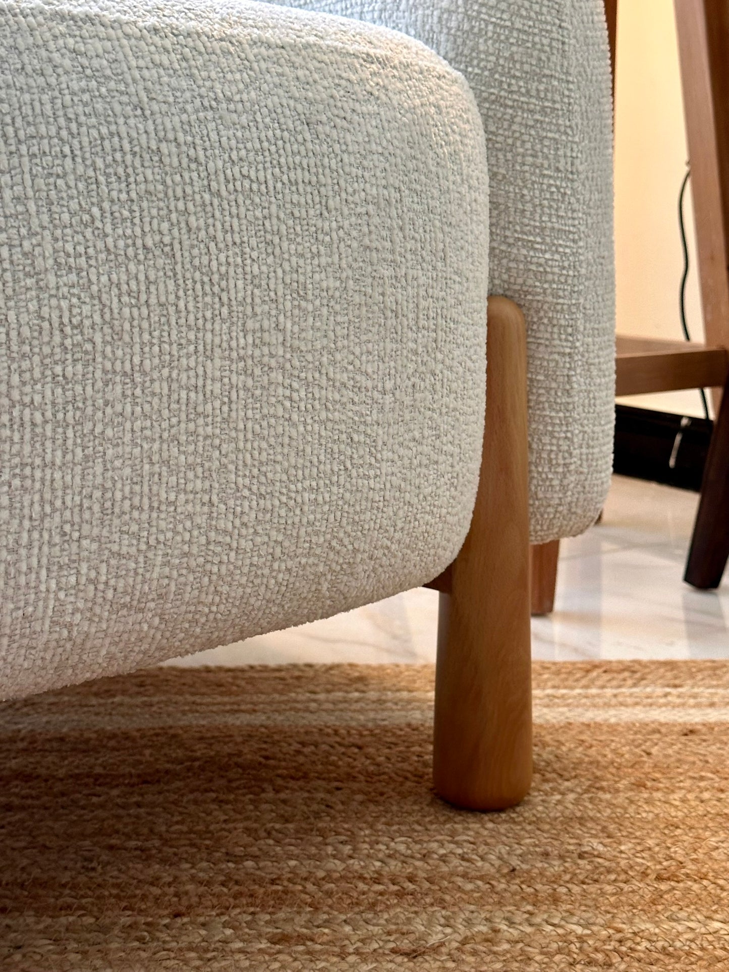 Cozy White Armchair with Wooden Legs – Modern Minimalist Design