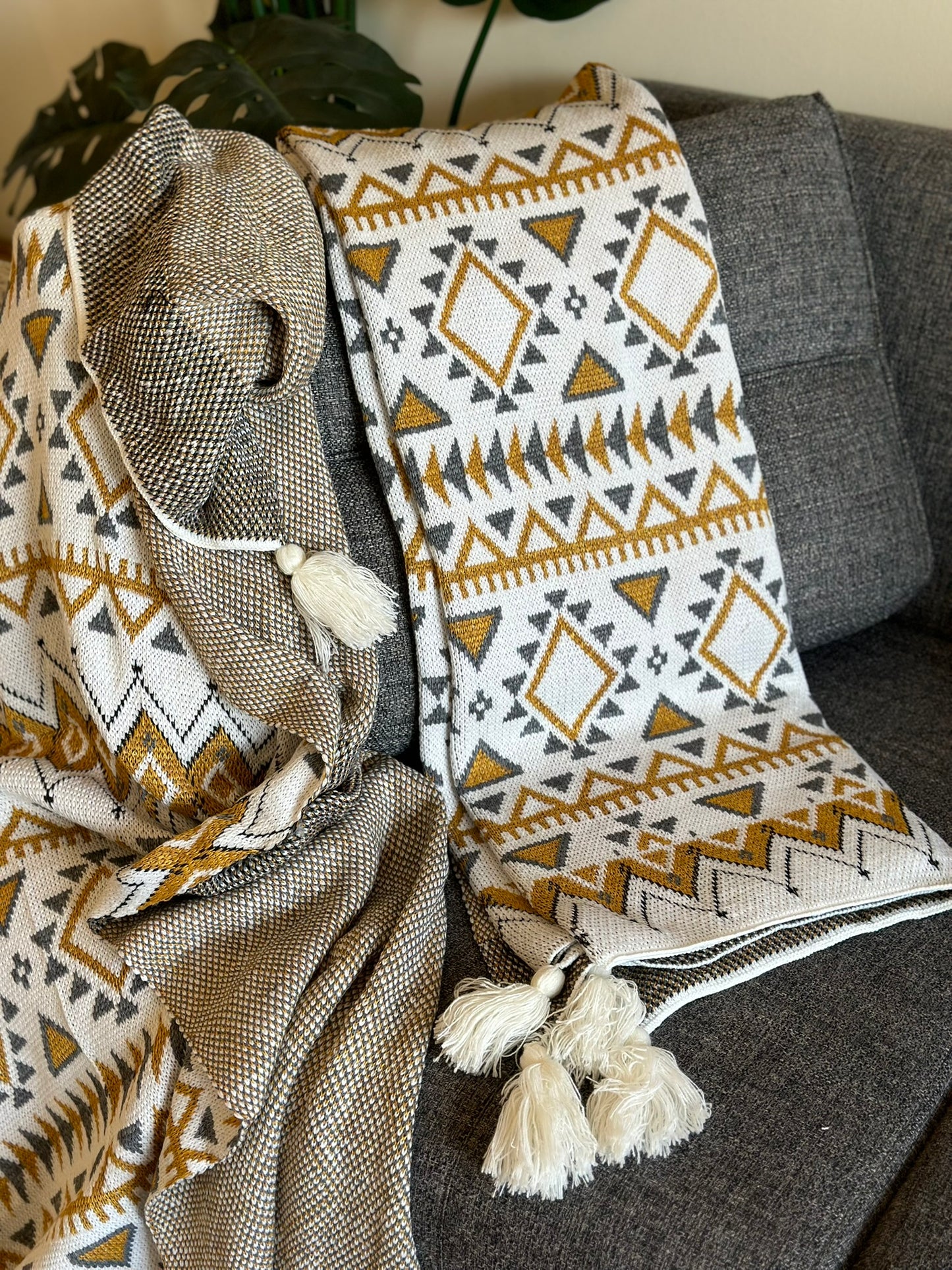 Throw Blanket CODE 3328
