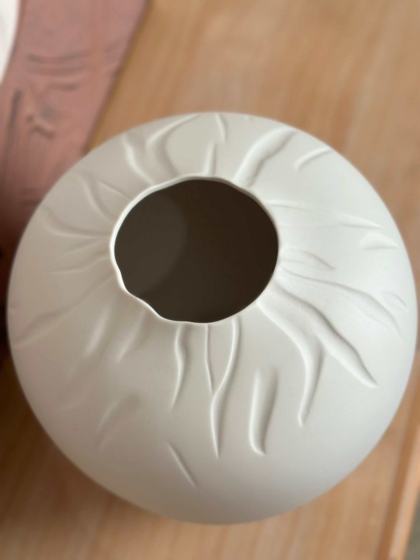 Snowfall Whisper Vase CODE 3504