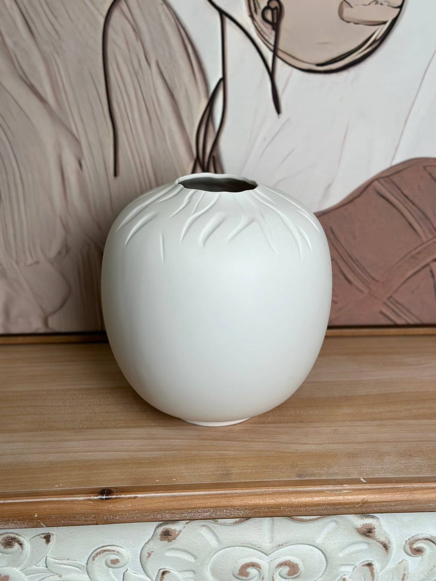 Snowfall Whisper Vase CODE 3504