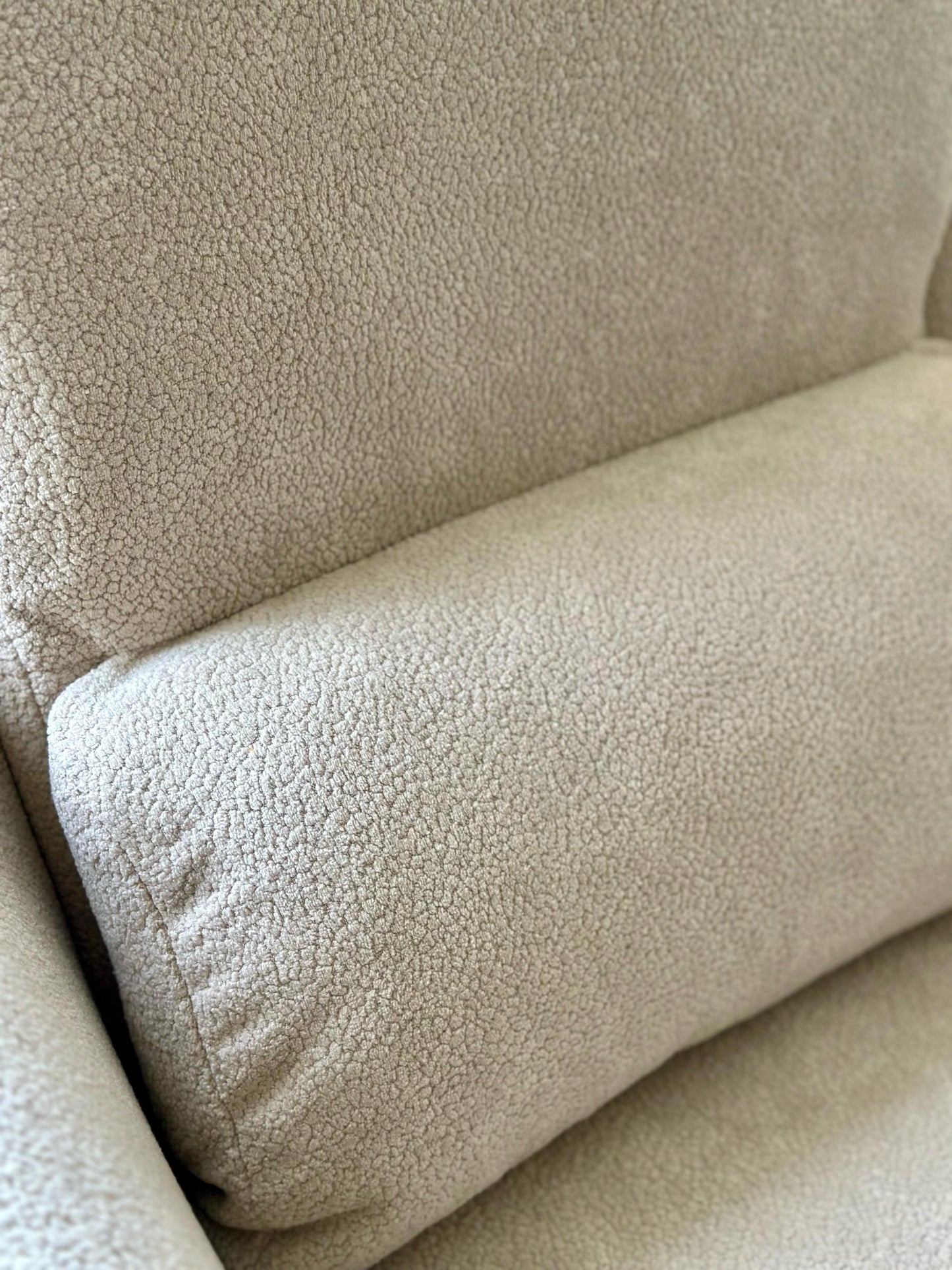 Beige Armchair with Black Wood Frame – Modern Lounge Comfort