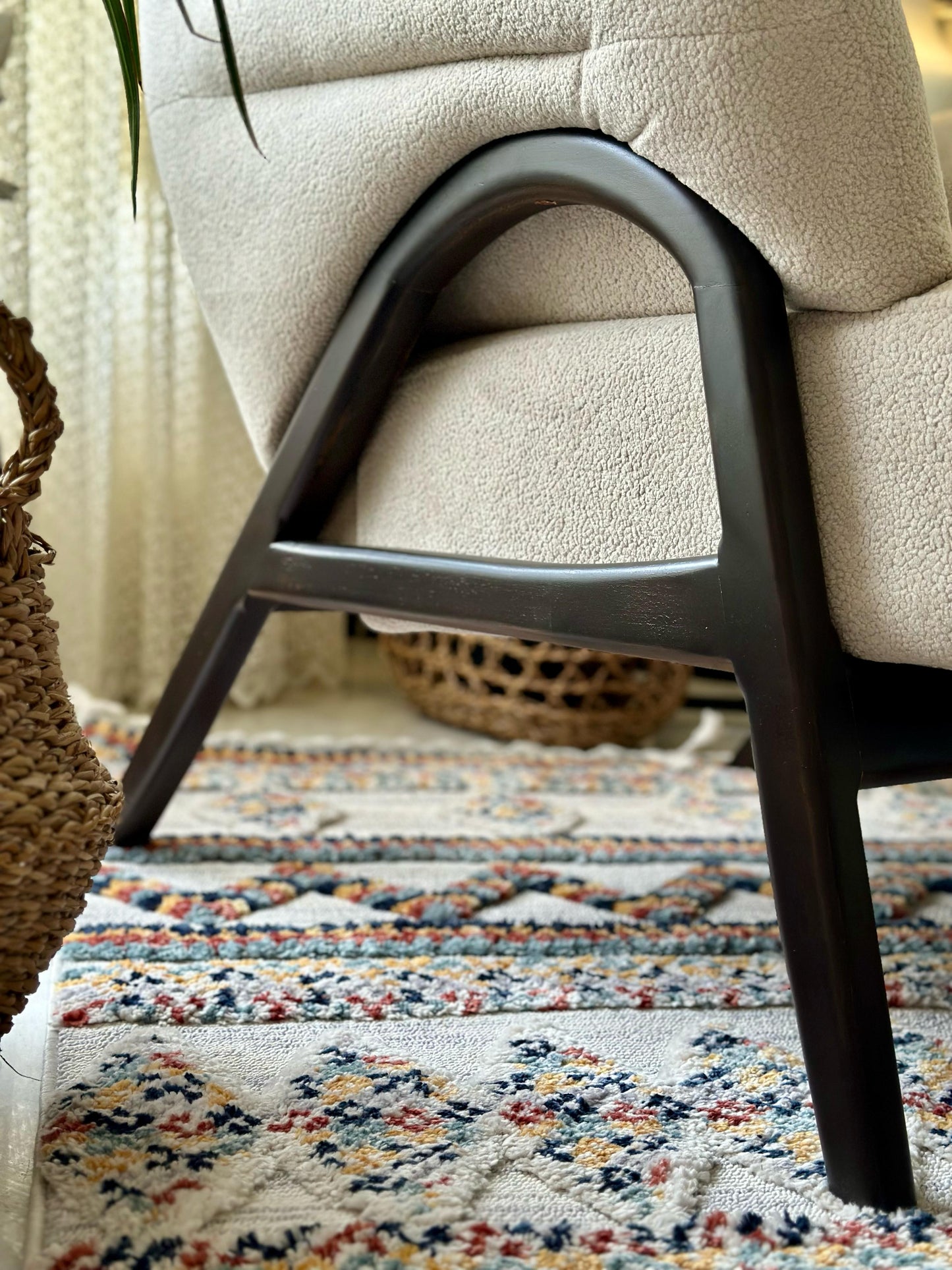 Beige Armchair with Black Wood Frame – Modern Lounge Comfort