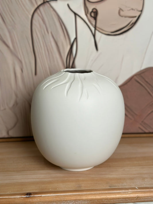 Snowfall Whisper Vase CODE 3504